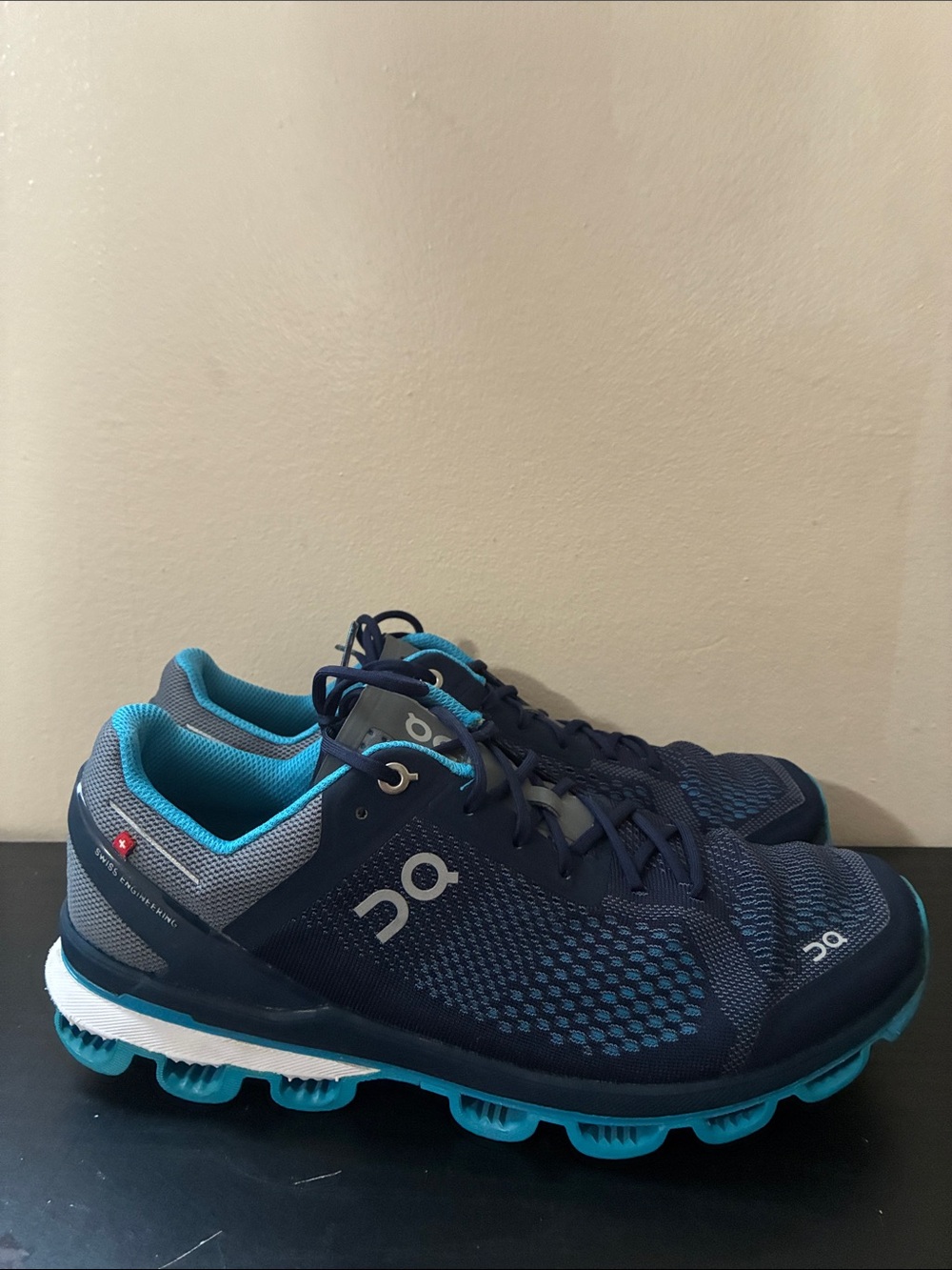 On Running Cloudsurfer running shoes in the Midnight Malibu size 8.5 Mens